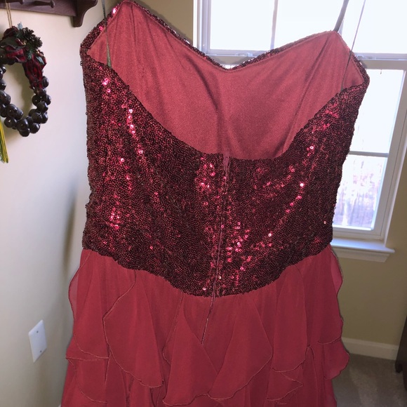 Homecoming/Formal Dress - Picture 2 of 4